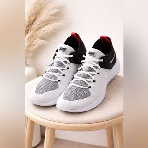 Nike Flyknit Running Shoes Size 8.5 Narrow Fit Lightweight Trainer